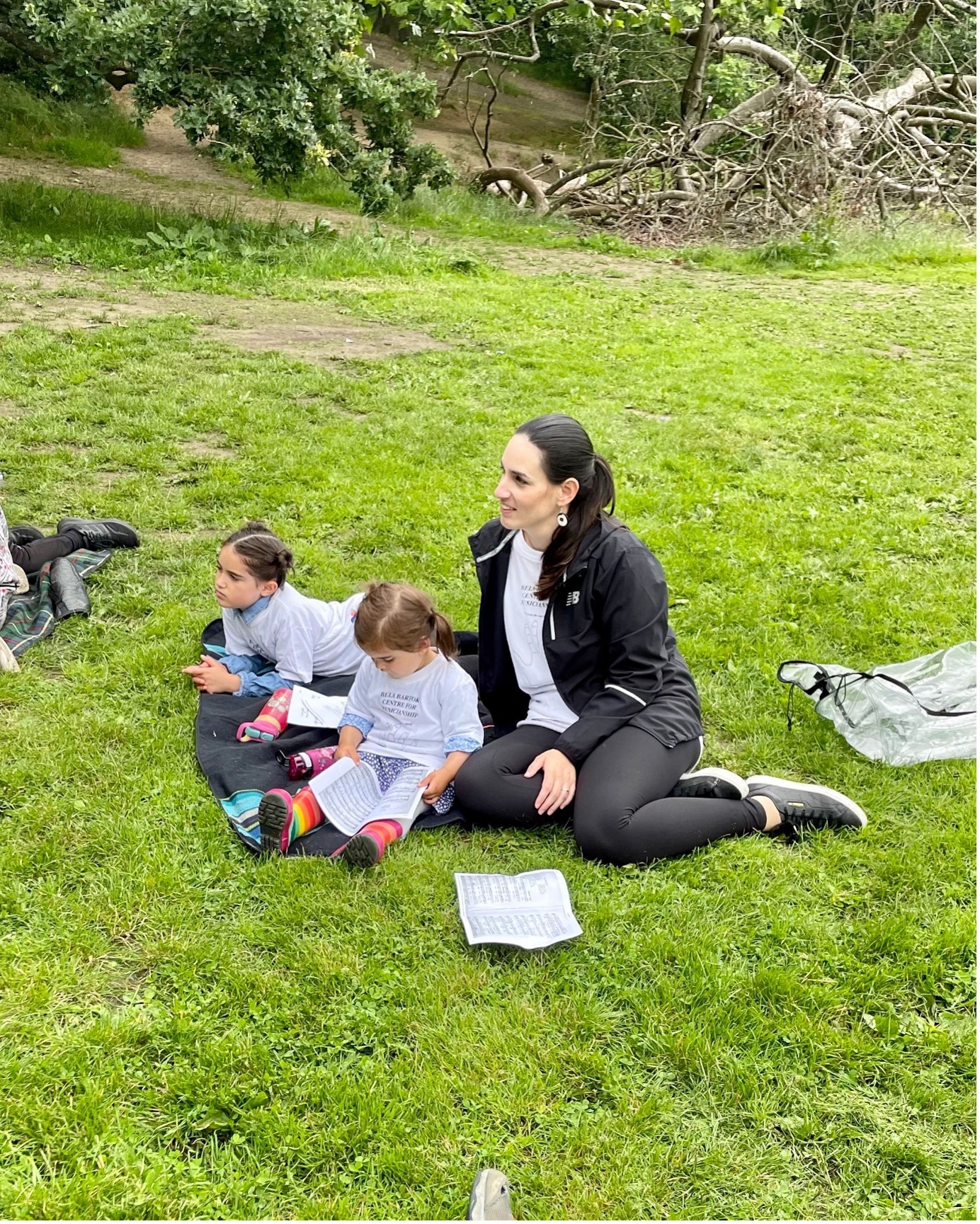 Mimi, Abigail and their mother Noemi